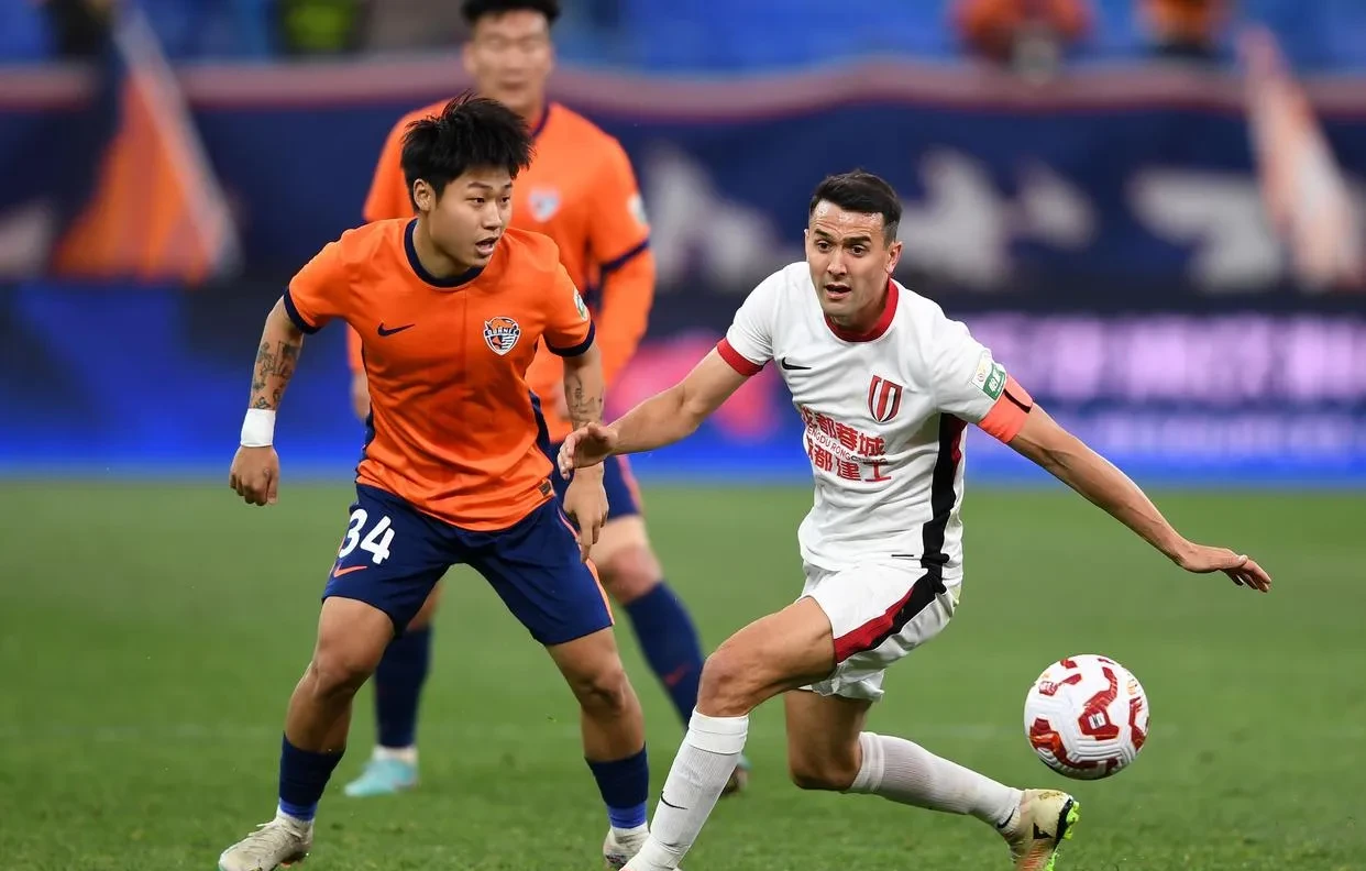 Kaiyun Esports-中超实力对阵，雄鹰搏击争夺胜负难分(自由搏击规则打分)